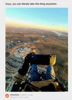 玩家带着Steam Deck进行高空跳伞游玩，2500公尺高空中仍可以正常运行