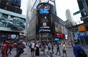 京东潮奢电视周携8大电视品牌亮相纽约纳斯达克时代广场